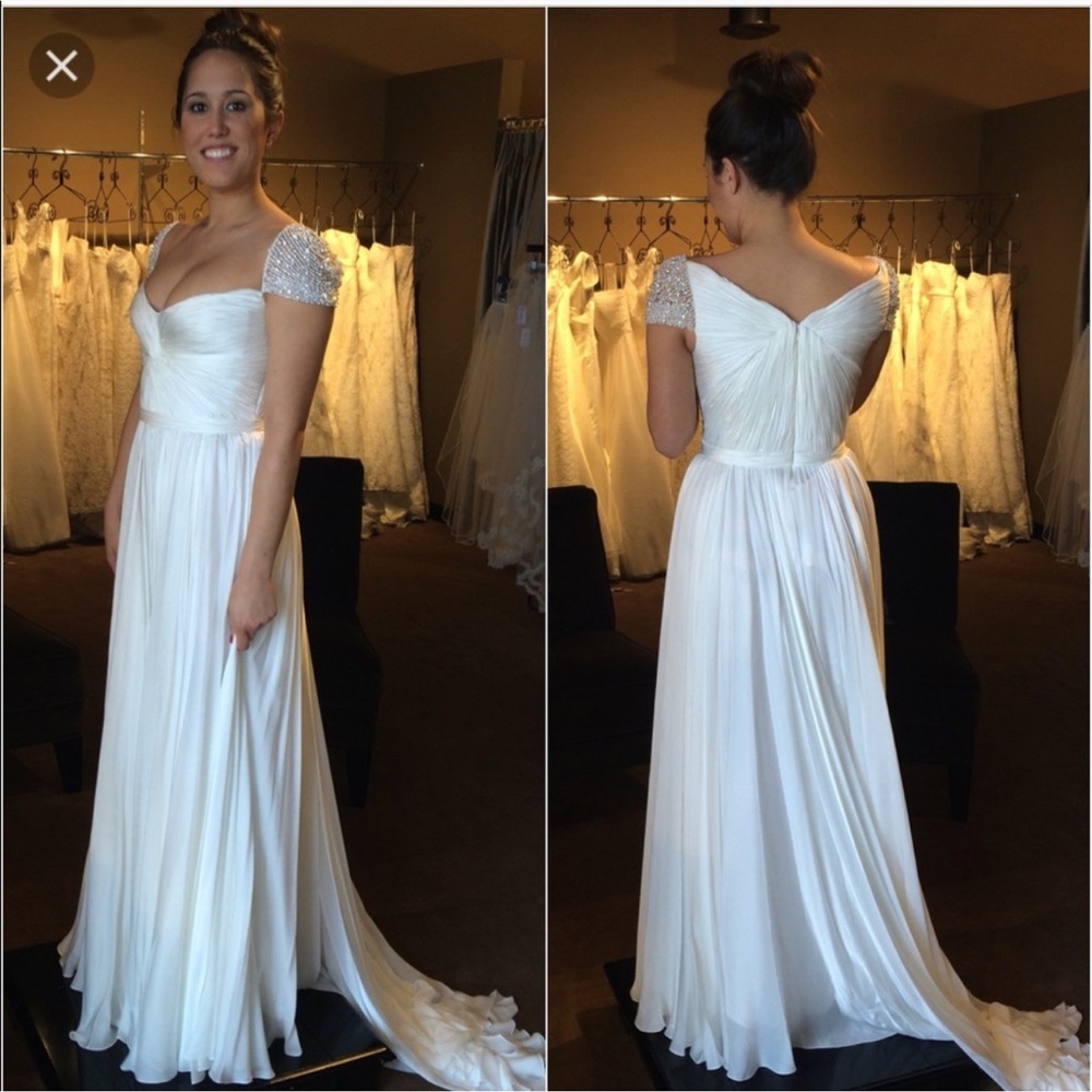 ISO: Reem Acra wedding gown size 8-10